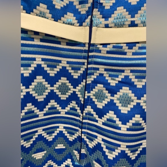 Belle Badgley Mischka Sleeveless Dress, size 12 White Blue Geometric - Picture 7 of 8